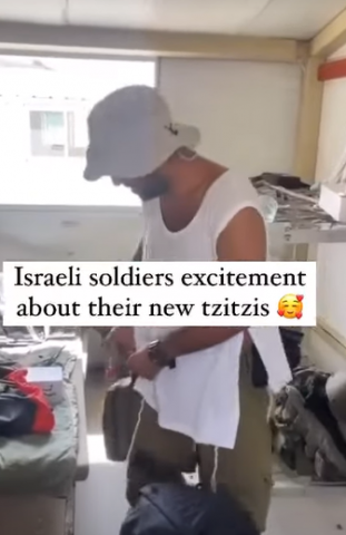 Soldiers Happy to Receive Tzizit